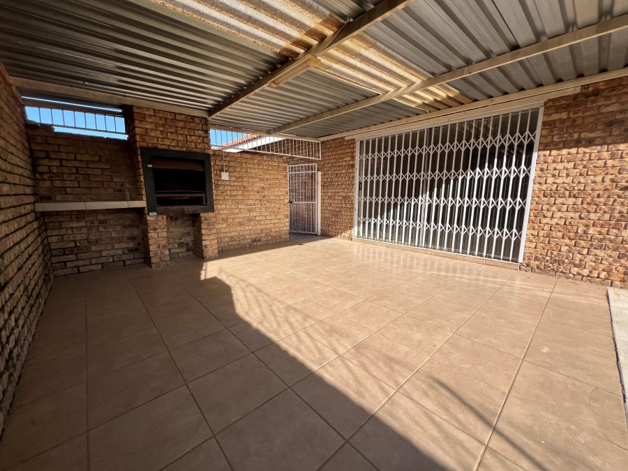3 Bedroom Property for Sale in La Hoff North West